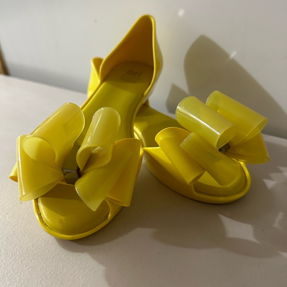 Mel by Melissa Bow Flats Size 1 Gently worn (twice?) EUC